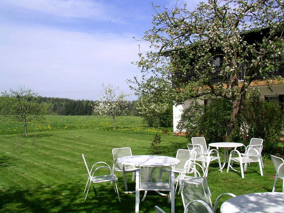 Cafe Best Gaestezimmer Bullau Exterior foto
